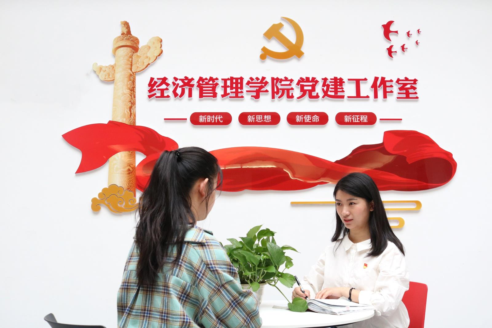 生活照（江苏db真人技术学院王甜甜）.jpg